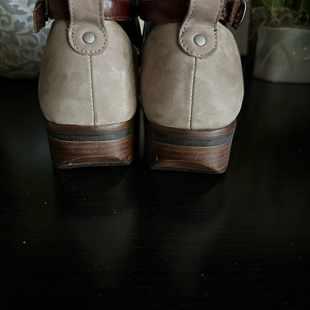SOLD! - Picture 4 of 7
